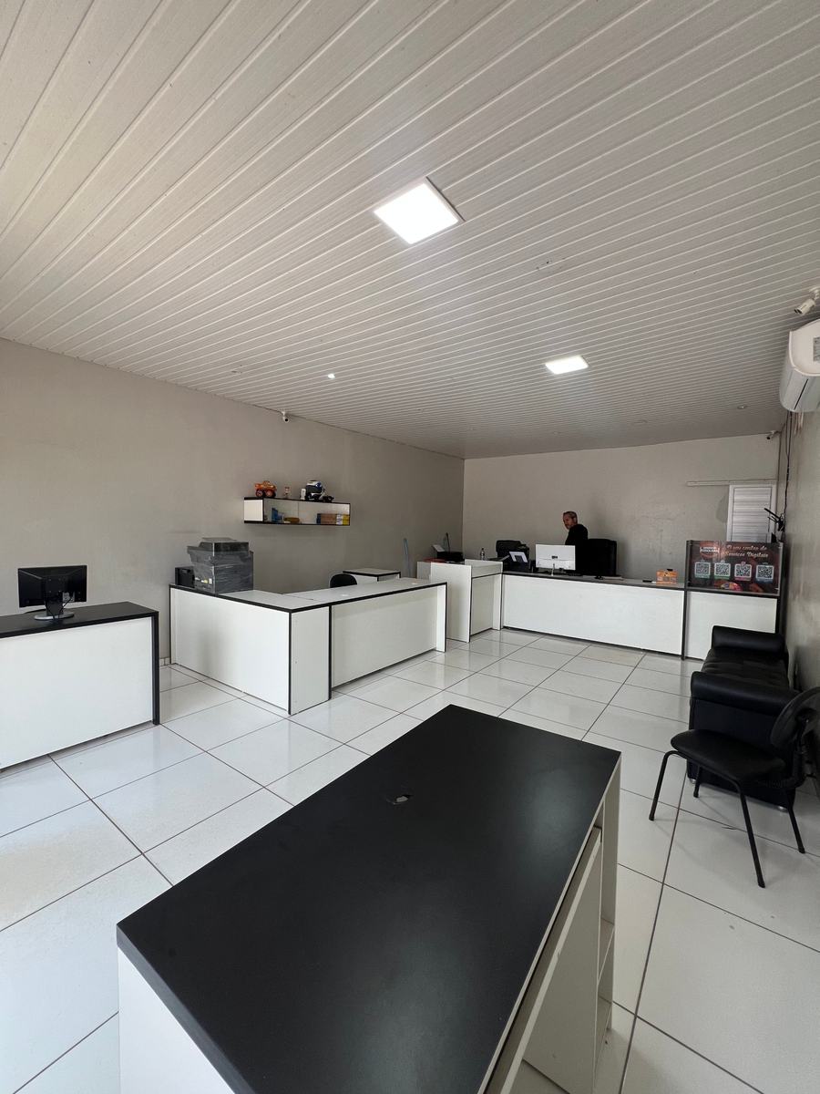 Balcões de atendimento e sala de espera da Lan House do Ezequias